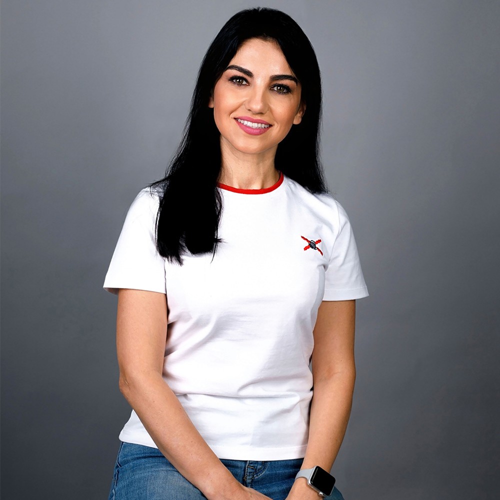 Camiseta Blanca Patente en Cuello