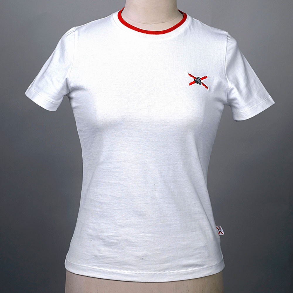Camiseta Blanca Patente en Cuello